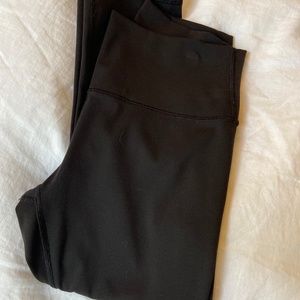 Lululemon Luxtreme 21” Leggings size 6, GUC